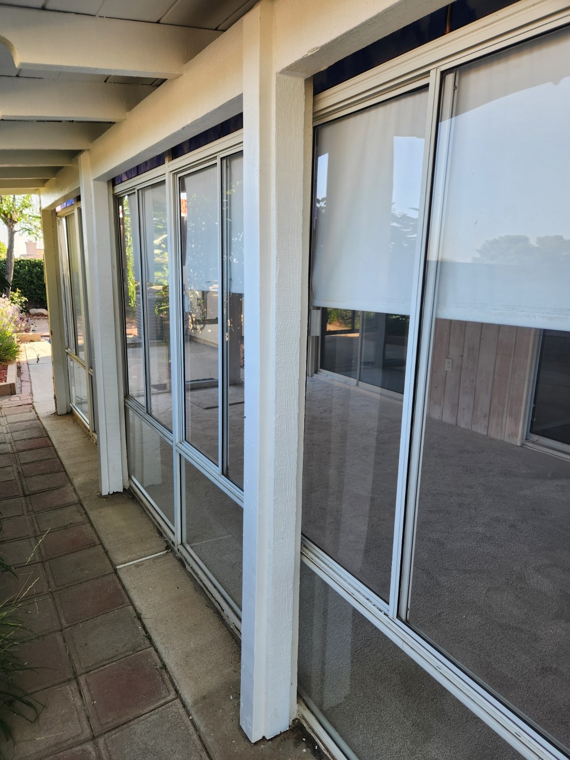 Exterior screen enclosure